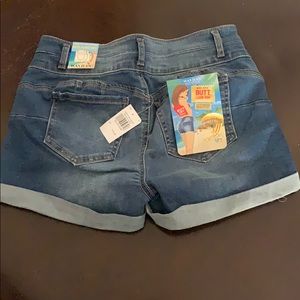 Junior’s denim shorts